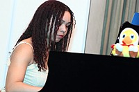 Minako joue le th�me musical des Chocobos (Final Fantasy)